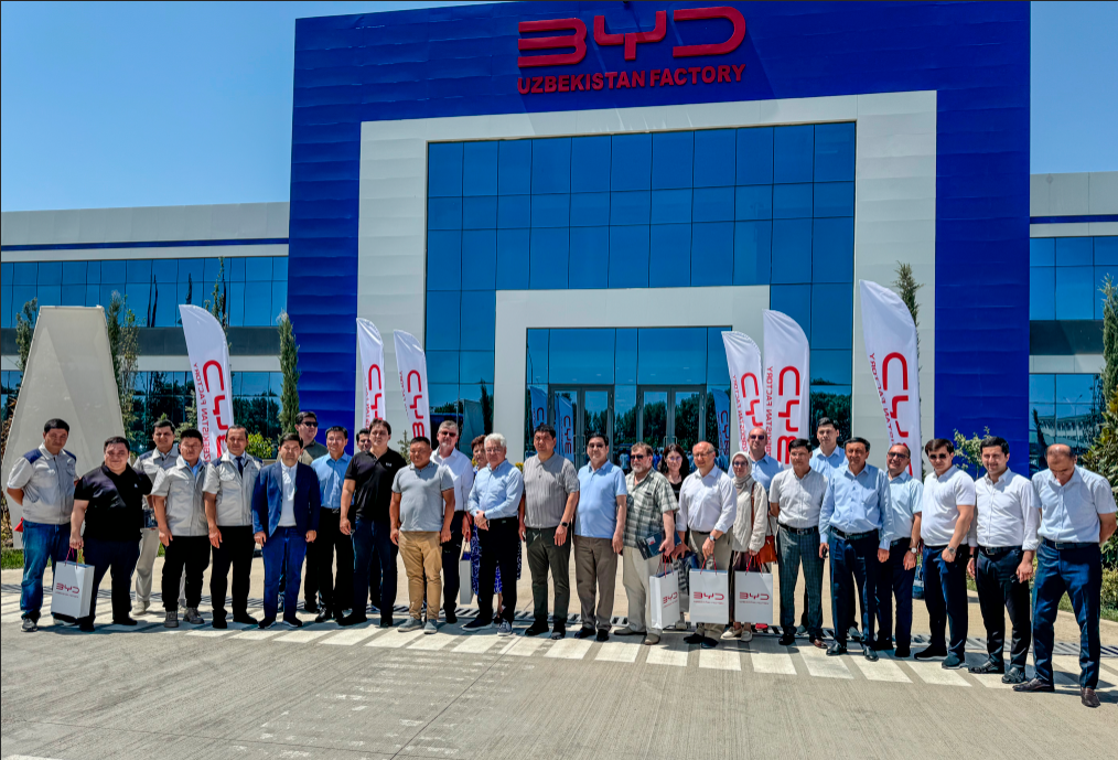 Turli davlatlarning yuqori martabali diplomatlari “BYD Uzbekistan Factory” zavodiga tashrif buyurdilar